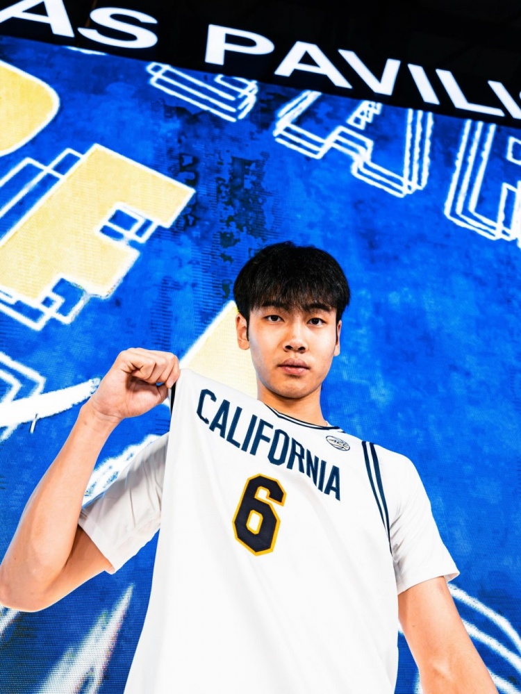 世界杯比赛在线观看地址-张博源晒加伯克利分校访校定妆照！球队主帅为前湖人球员马德森